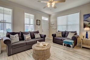 Smart TV - Southern Belle 2 bed / pet-friendly / 2nd row in Carolina Beach with ocean view (Carolina Beach)