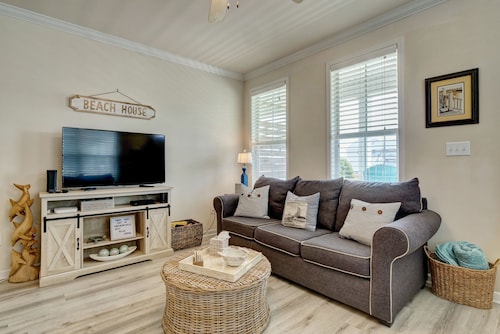 Southern Belle  2 bed / pet-friendly / 2nd row in Carolina Beach with ocean view