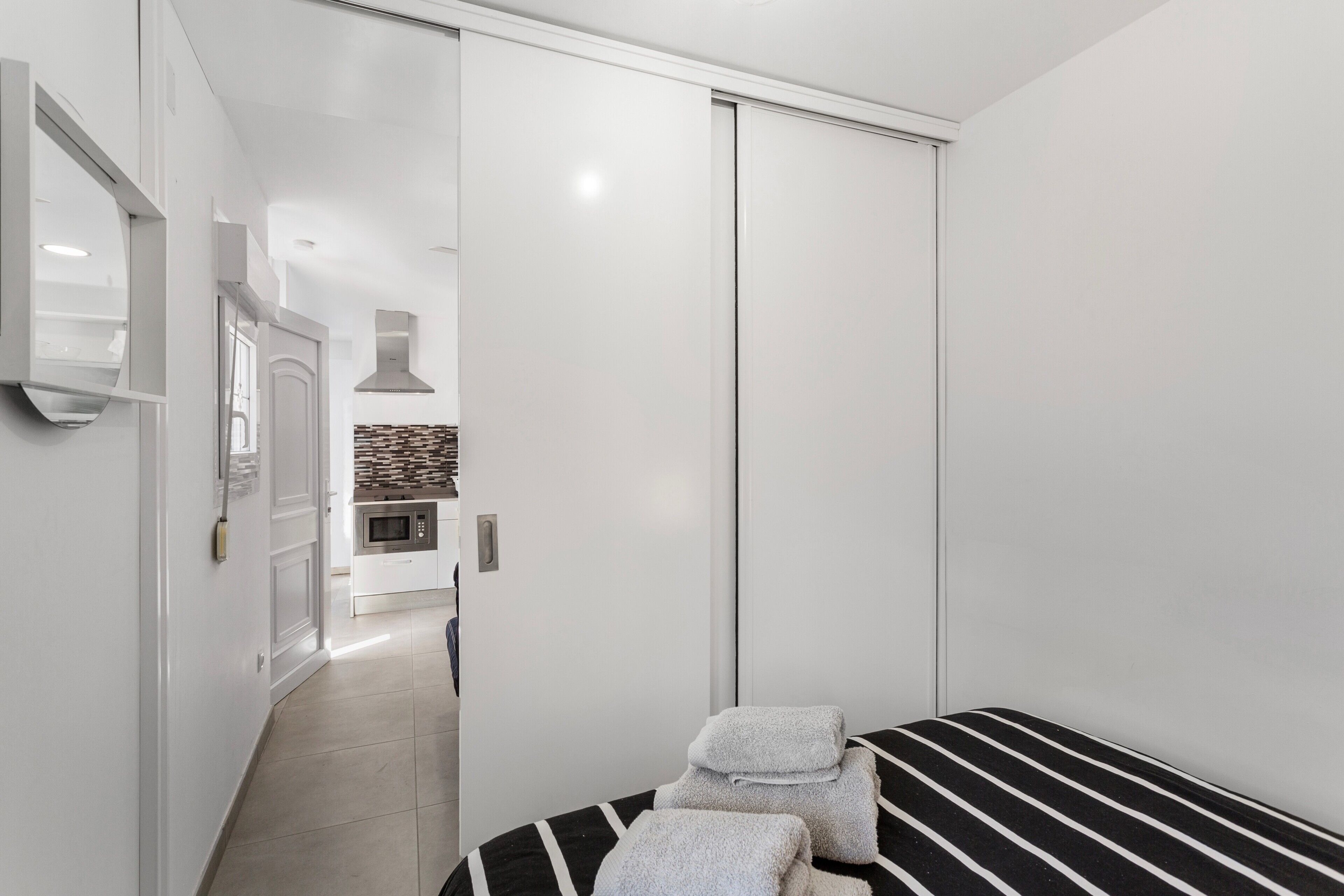 1 slaapkamer, een strijkplank/strijkijzer, gratis wifi, beddengoed