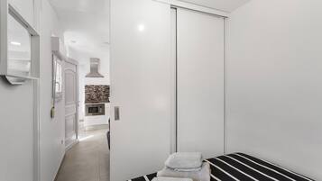 1 slaapkamer, een strijkplank/strijkijzer, gratis wifi, beddengoed