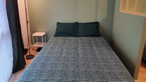 1 bedroom, desk, iron/ironing board, free WiFi - "Bright Getaway in the City Center, 20 Min to Disneyland and Paris by RER" (Noisy-le-Grand)