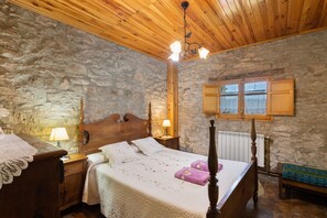 7 bedrooms, free WiFi, bed sheets