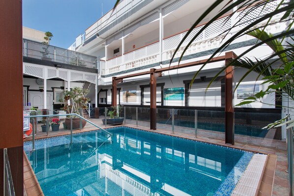 A heated pool - Vacation 'Casa Paula - 22' with Mountain View, Shared Pool and Wi-Fi (Arinaga)