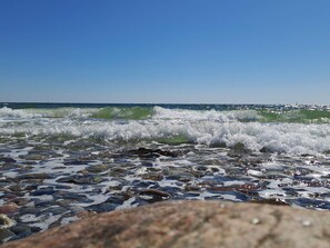 A beach with waves, clear sky, and distant horizon. - 5 Star Holiday Home in Sydals (Sydals)