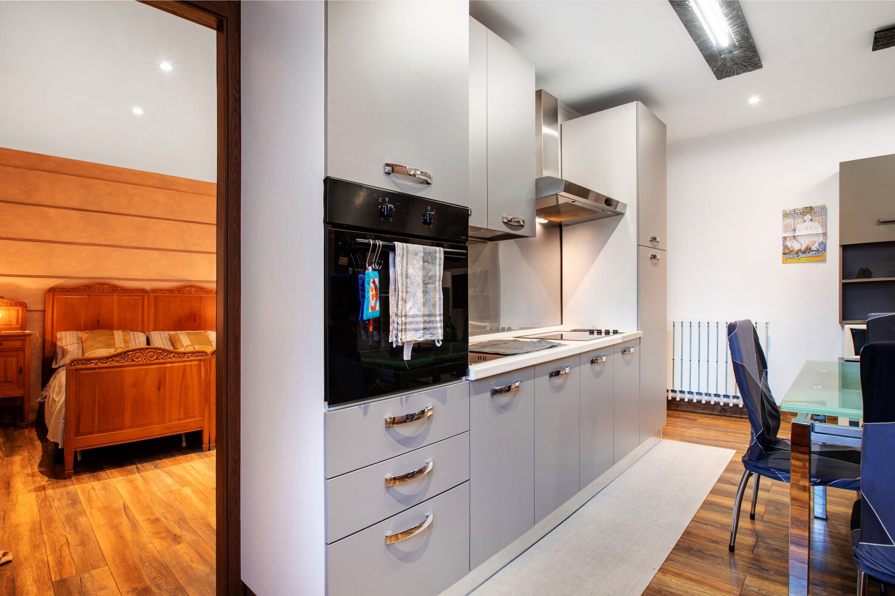 Frigorifero, microonde, forno, piano cottura