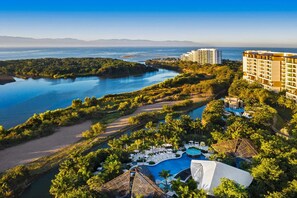 Pool - Grand Luxxe - 5 Star Vidanta Luxury Resort Golf & Spa, Sleeps 4, Kitchenette (Nayarit)