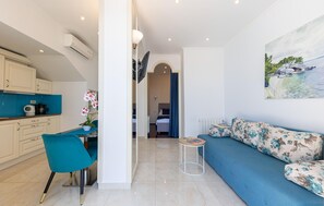 1 habitación, tabla de planchar con plancha, wifi gratis y ropa de cama