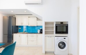 Refrigerador, horno, lavavajillas, cafetera/tetera