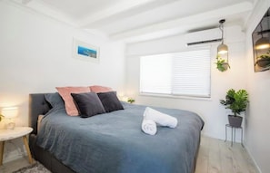 3 bedrooms, iron/ironing board, WiFi, bed sheets