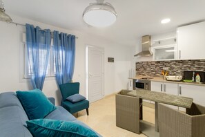 TV - Vacation 'Casa Paula - 24' with Mountain View, Private Pool and Wi-Fi (Arinaga)