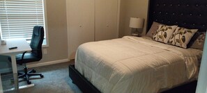 3 habitaciones, escritorio, tabla de planchar con plancha y wifi gratis