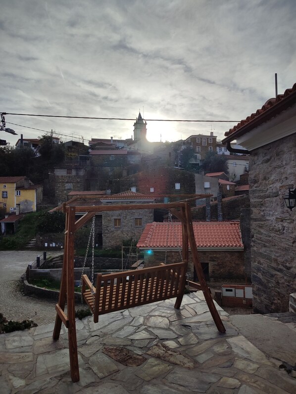 المنطقة المحيطة بالمنشأة