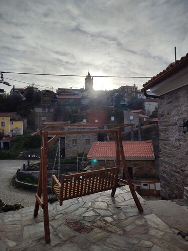 Casa Iris Cunqueiros
In the heart of Cunqueiros Schist Village
