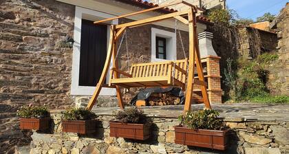 Casa Iris Cunqueiros
In the heart of Cunqueiros Schist Village