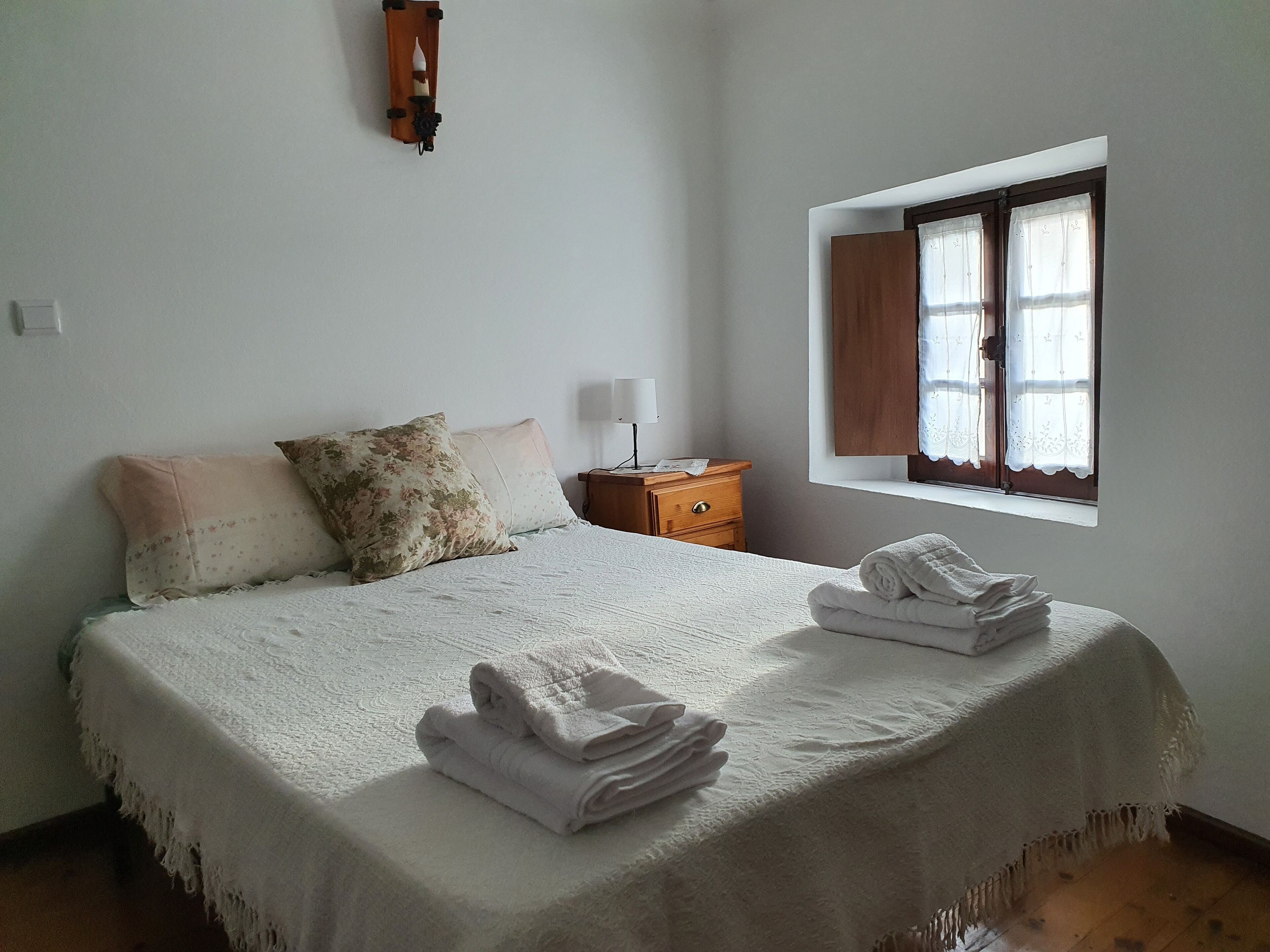 3 soverom, strykejern/-brett, reiseseng for barn og wi-fi (inkludert)