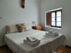 3 عدّة غرف نوم ومكواة/لوح كي وسرير سفر وواي فاي مجانًا