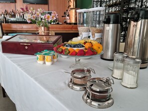 Tägliches inbegriffenes kontinentales Frühstück