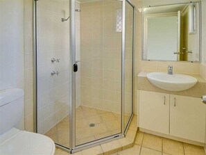 Private Room at Resort near University | Badezimmer