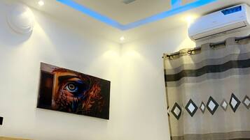 Towels, soap, shampoo, toilet paper