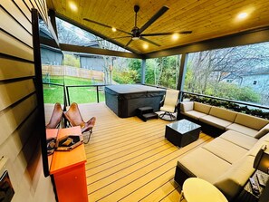 Terrace/patio - New Luxury Custom House near Downtown, spacious & modern with Fun Amenities! (Nashville)