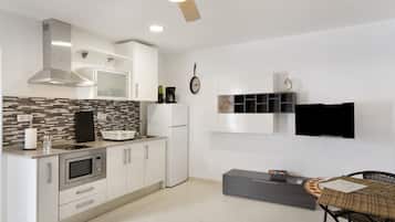 Een koelkast, een magnetron, een kookplaat