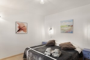 1 habitación, tabla de planchar con plancha, wifi gratis y ropa de cama 