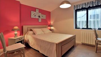 2 slaapkamers, een strijkplank/strijkijzer, gratis wifi, beddengoed