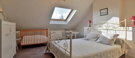 2 chambres, fer et planche à repasser, Wi-Fi gratuit, draps fournis