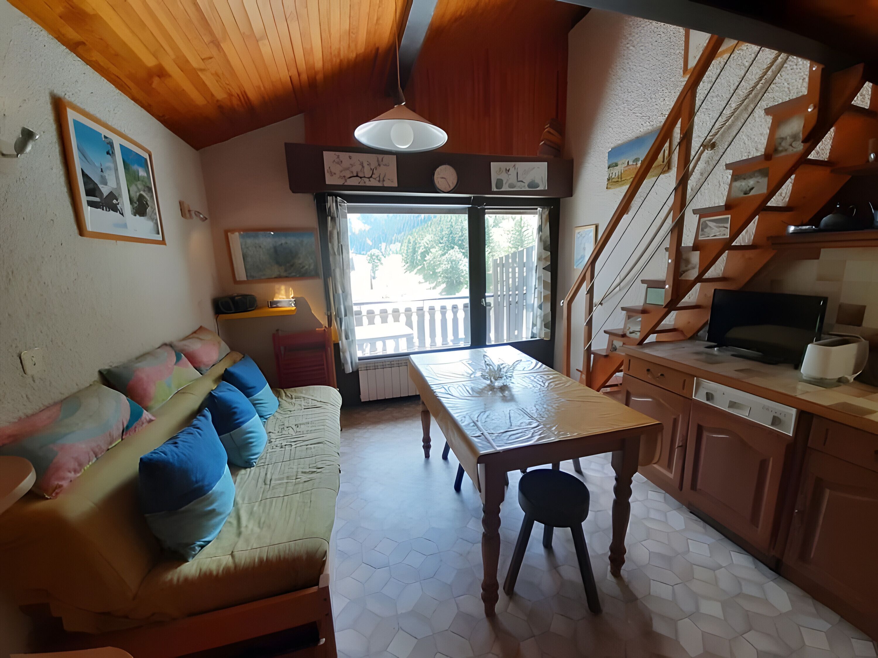 Télévision, chaîne hi-fi