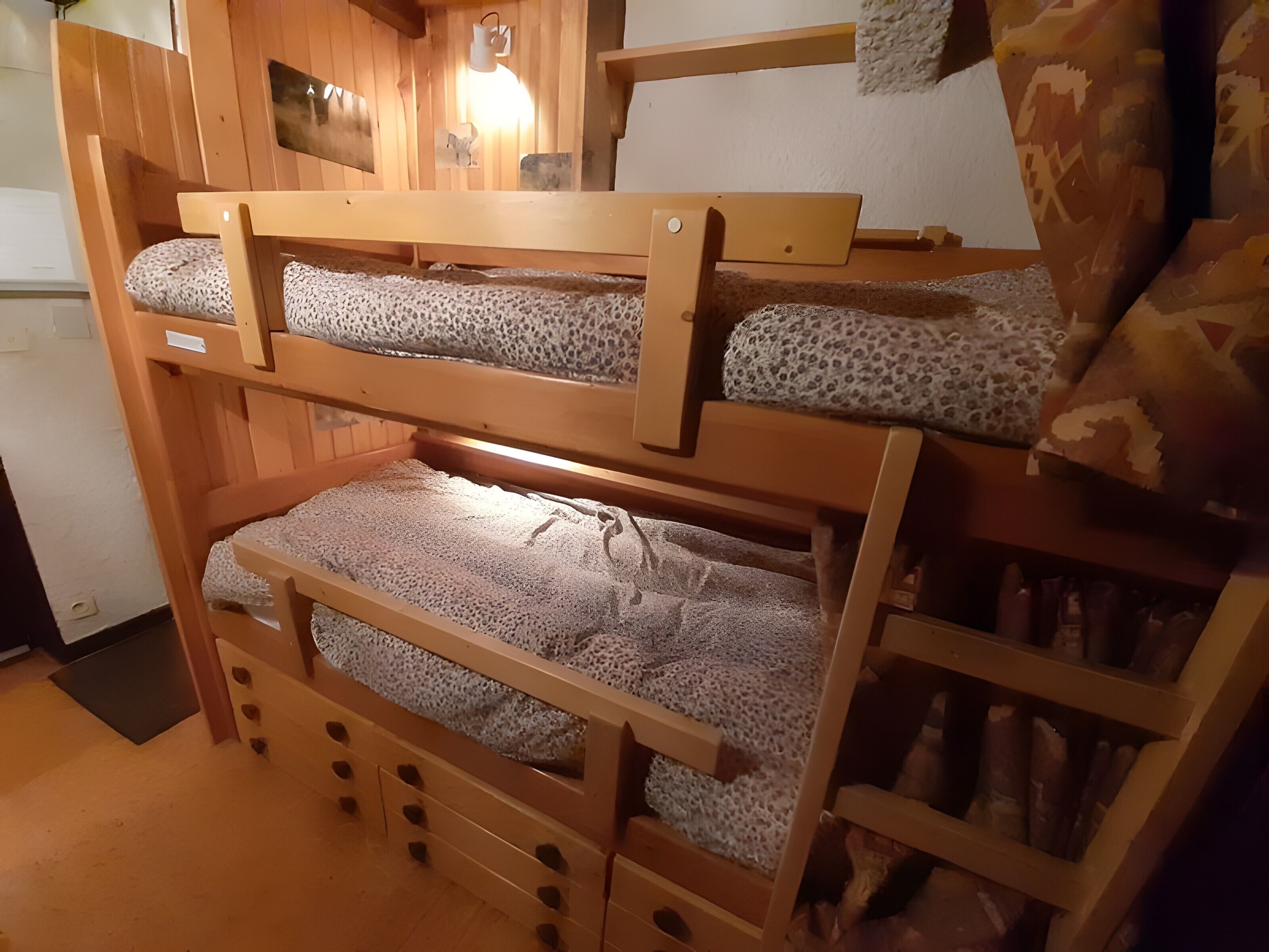 2 bedrooms, iron/ironing board