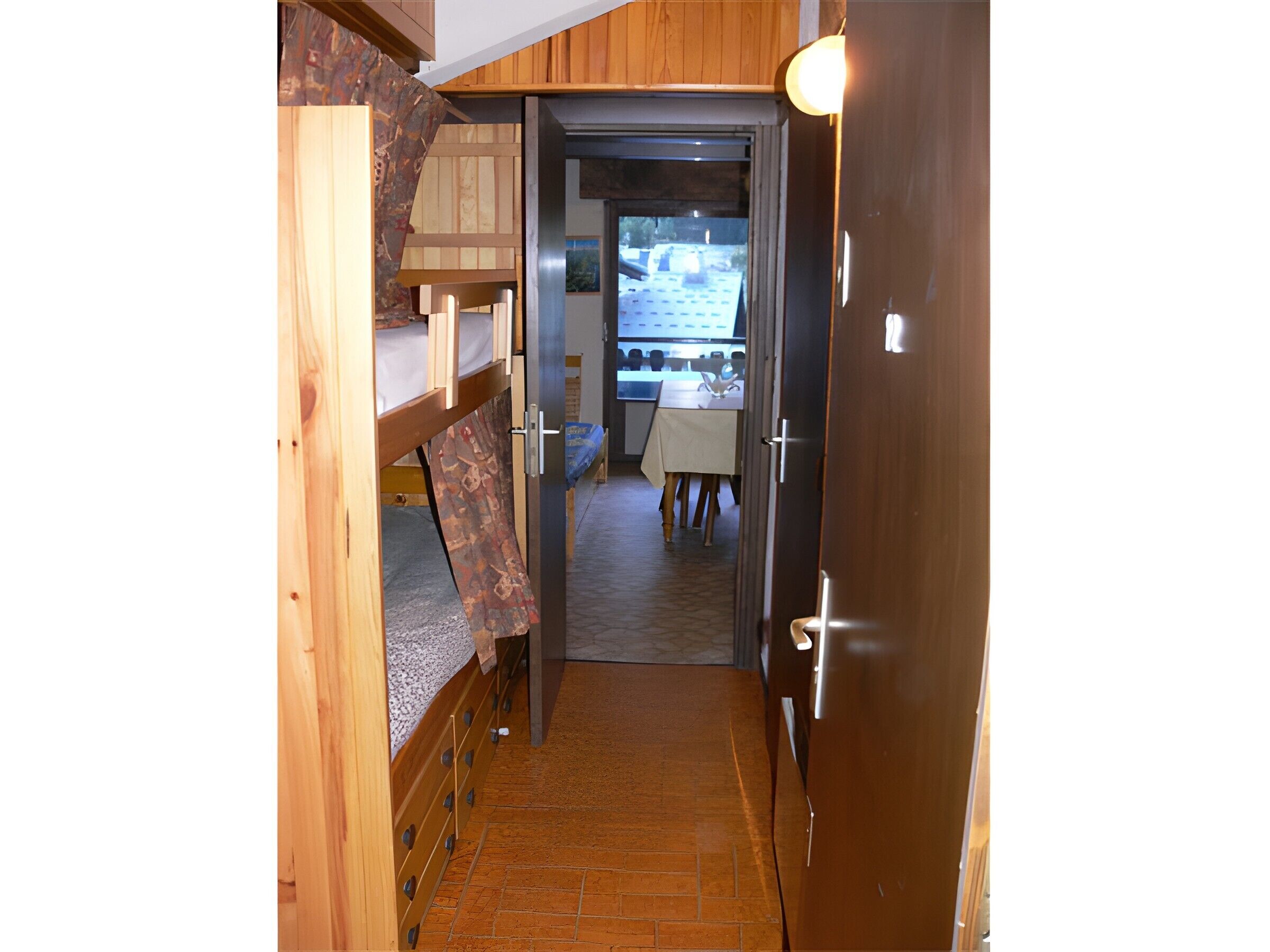 2 sovrum och strykjärn/strykbräda