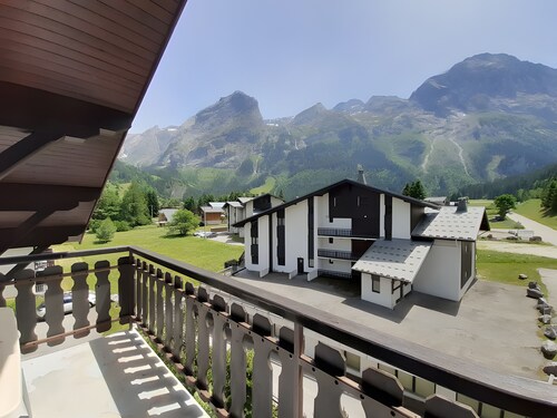 Studio 'Aiguille De Mey 12' with Mountain View and Balcony
