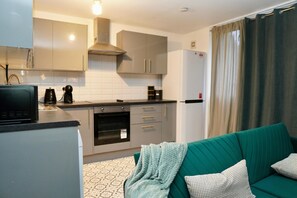 Smart TV, offices - Spacious 1BD near Central London, Smart TV + Office Space (London)