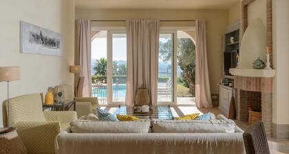 Villa 'Lirio' with Mountain Views, Wi-Fi and Air Conditioning