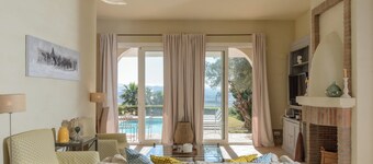 Villa 'Lirio' with Mountain Views, Wi-Fi and Air Conditioning