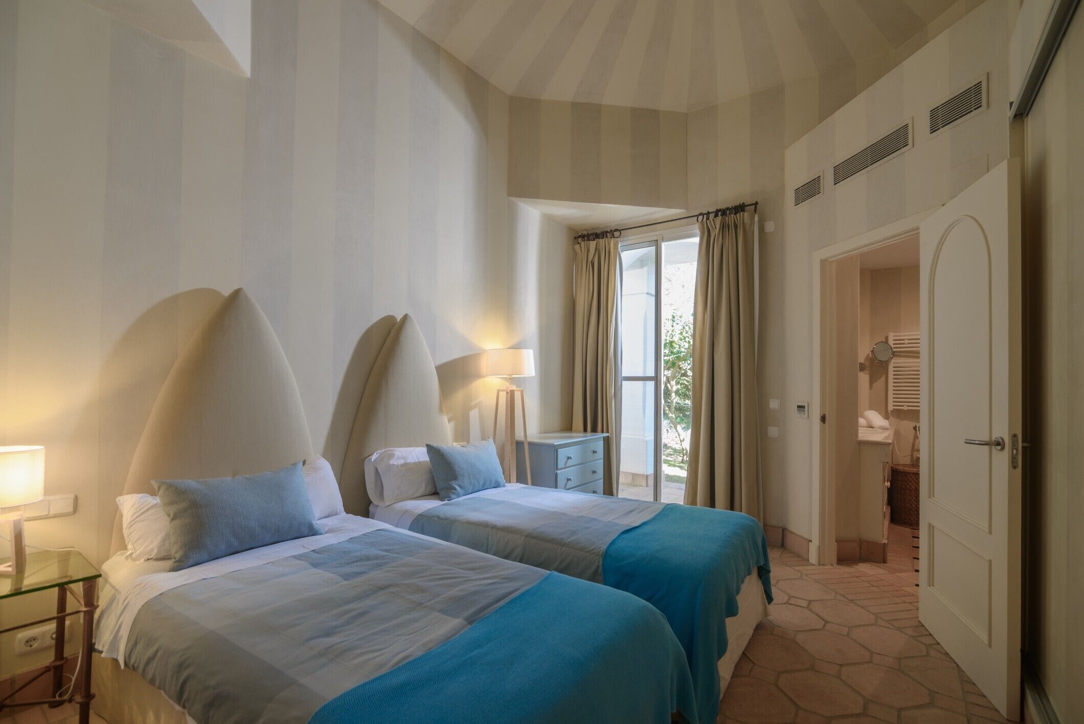 2 多间卧室、免费 WiFi、床单