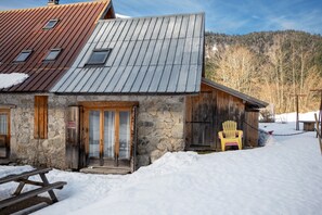 Exterior - Cottage in a Traditional Mountain Chalet in the Heart of Chartreuse (Saint Pierre d'Entremont)