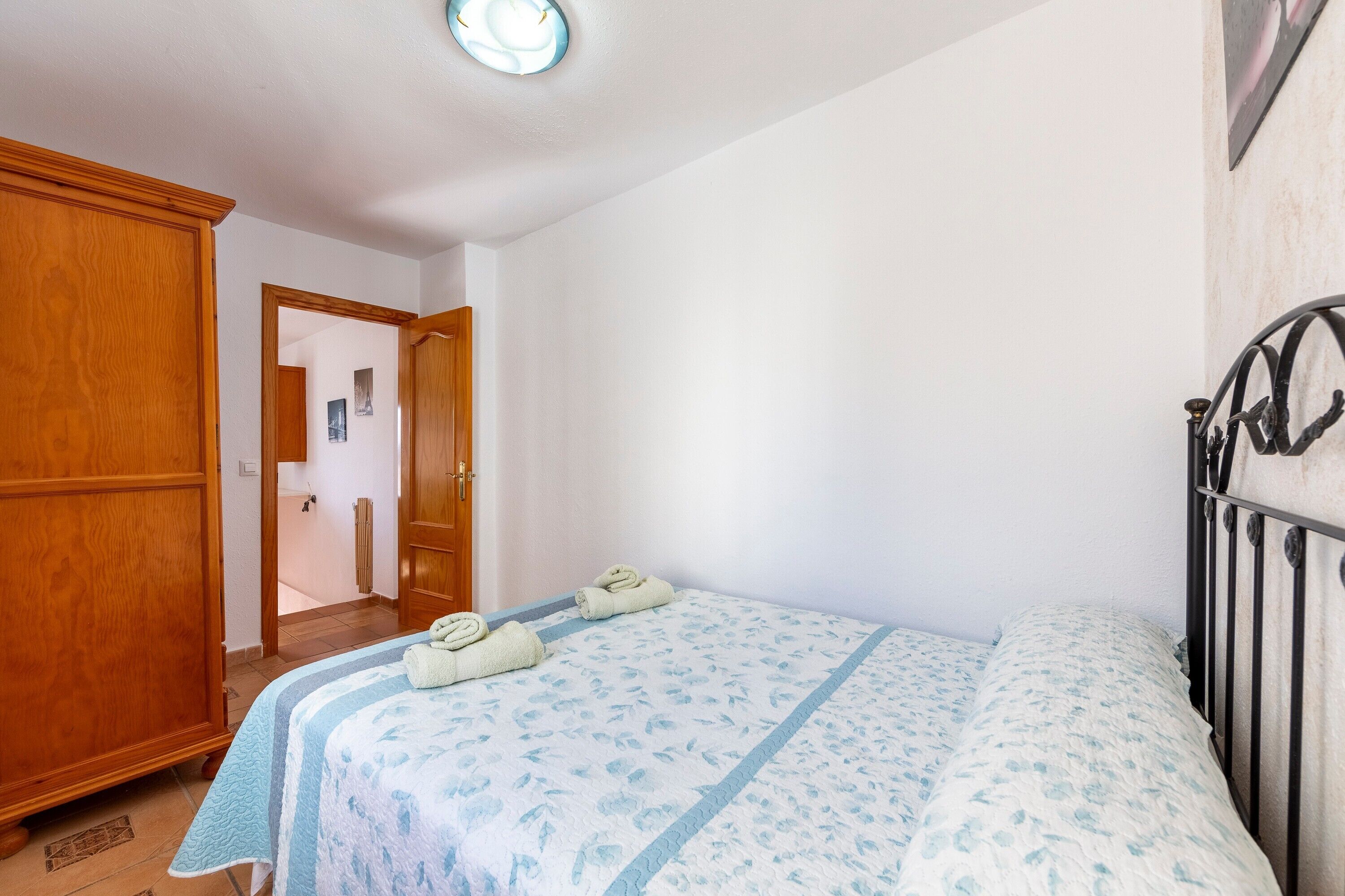 1 bedroom, bed sheets