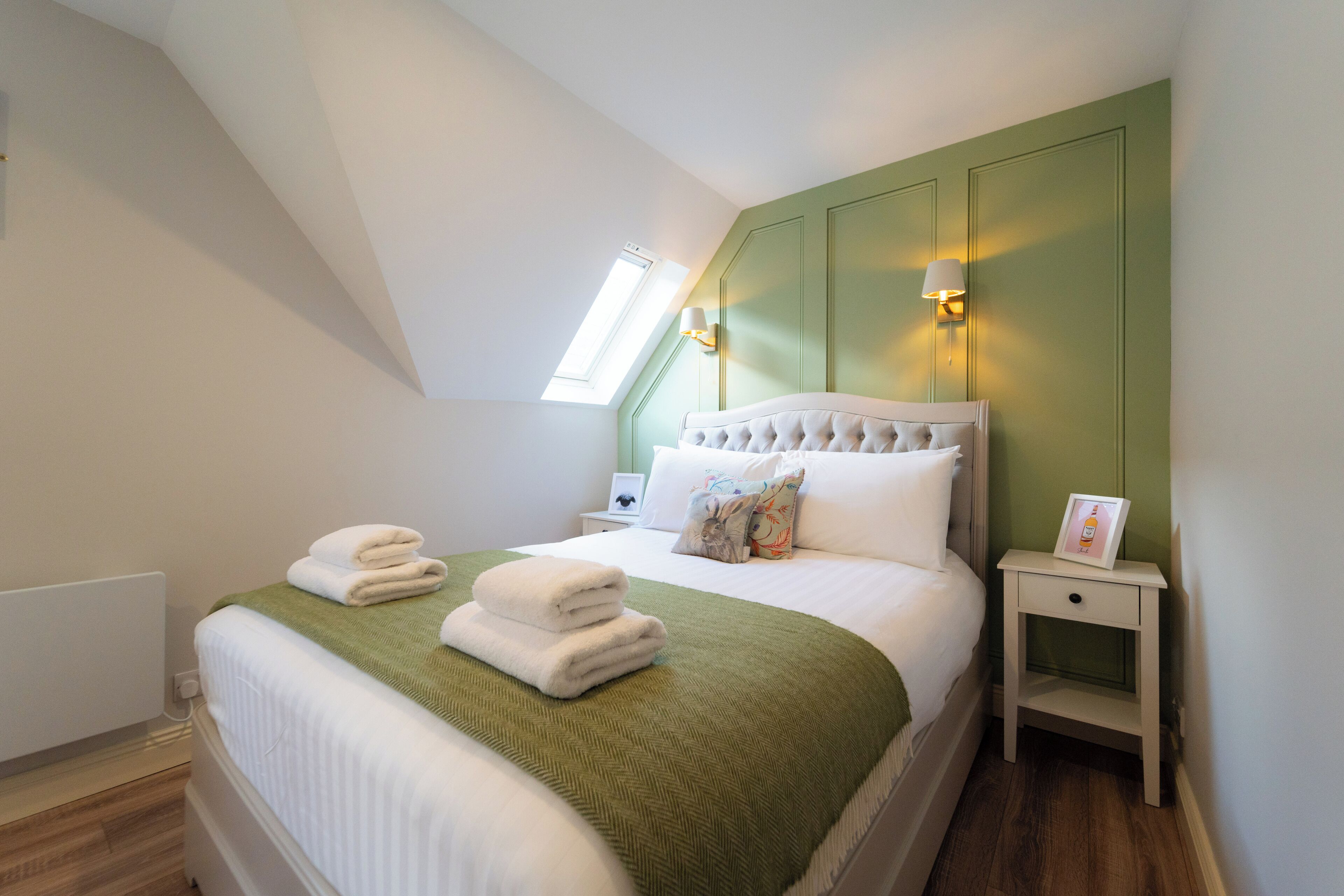 2 habitaciones, tabla de planchar con plancha, cuna de viaje y wifi 