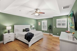 4 bedrooms, desk, iron/ironing board, travel crib