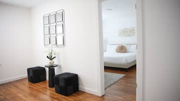 2 habitaciones, tabla de planchar con plancha, wifi y ropa de cama