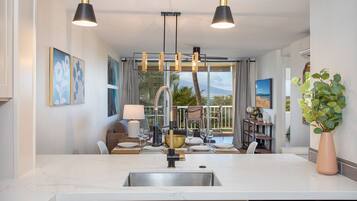 Condo Cao cấp, nhiều giường, quang cảnh biển, sát bãi biển | Bếp riêng