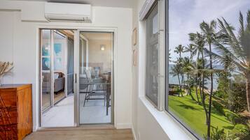 Condo de lujo, varias camas, vista al océano, frente al mar | 2 habitaciones, cortinas blackout y tabla de planchar con plancha