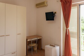 Interior - Vbeb Macrame Rooms Agrigento Double Room '1' with Balcony, Wi-Fi and Air Conditioning (Villaggio Mosè)