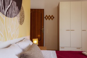 1 bedroom, iron/ironing board, free WiFi, bed sheets - Vbeb Macrame Rooms Agrigento Double Room '1' with Balcony, Wi-Fi and Air Conditioning (Villaggio Mosè)