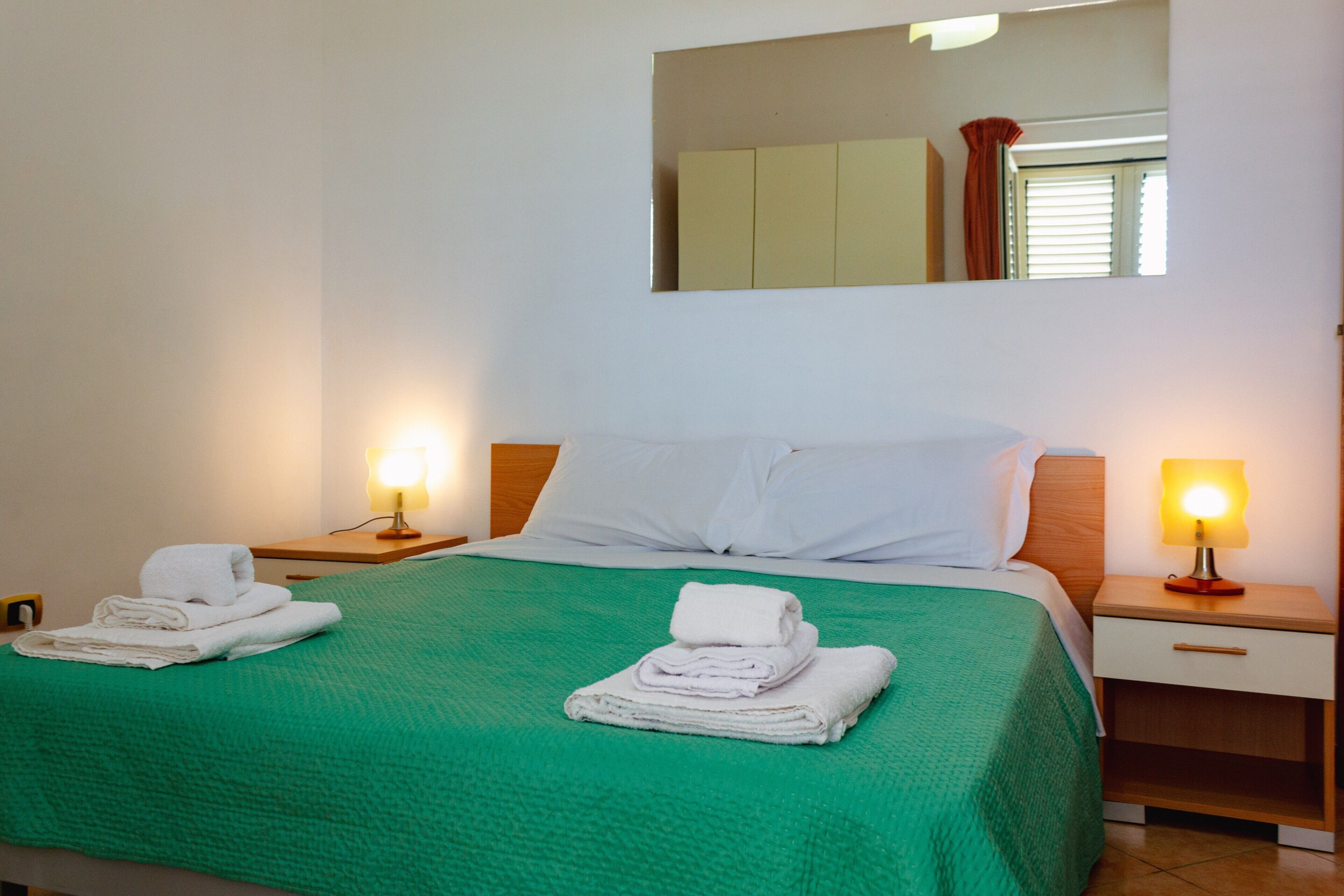 1 chambre, fer et planche à repasser, Wi-Fi gratuit, draps fournis