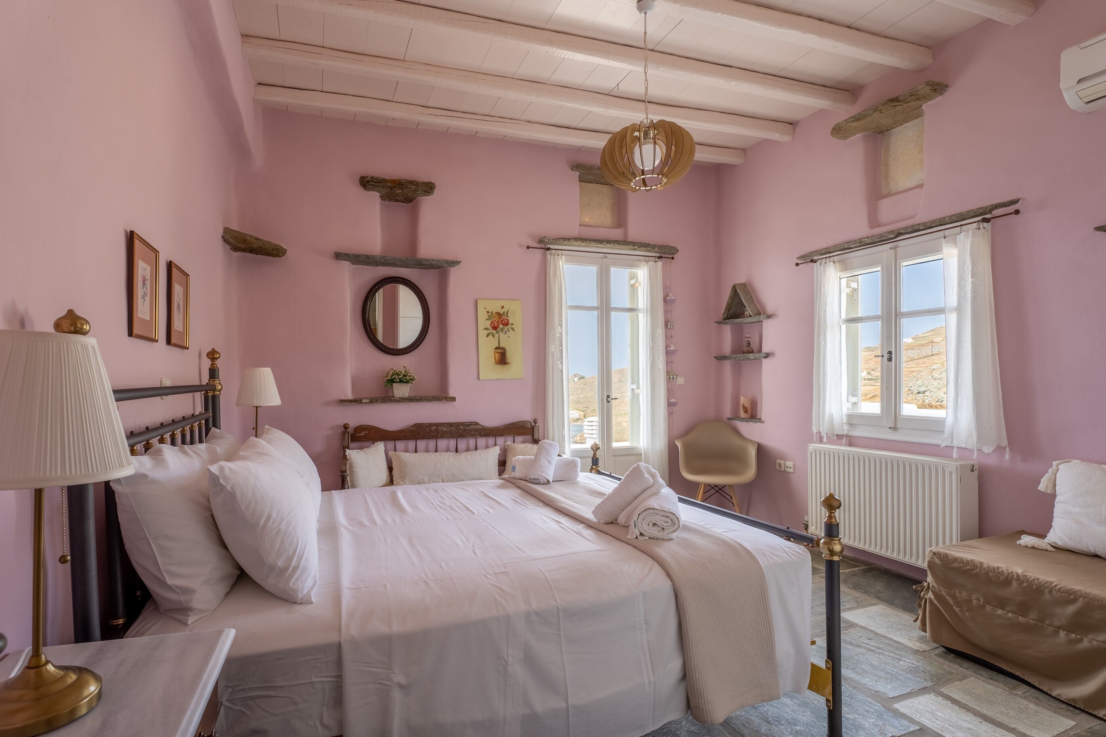 5 bedrooms, iron/ironing board, free WiFi, bed sheets