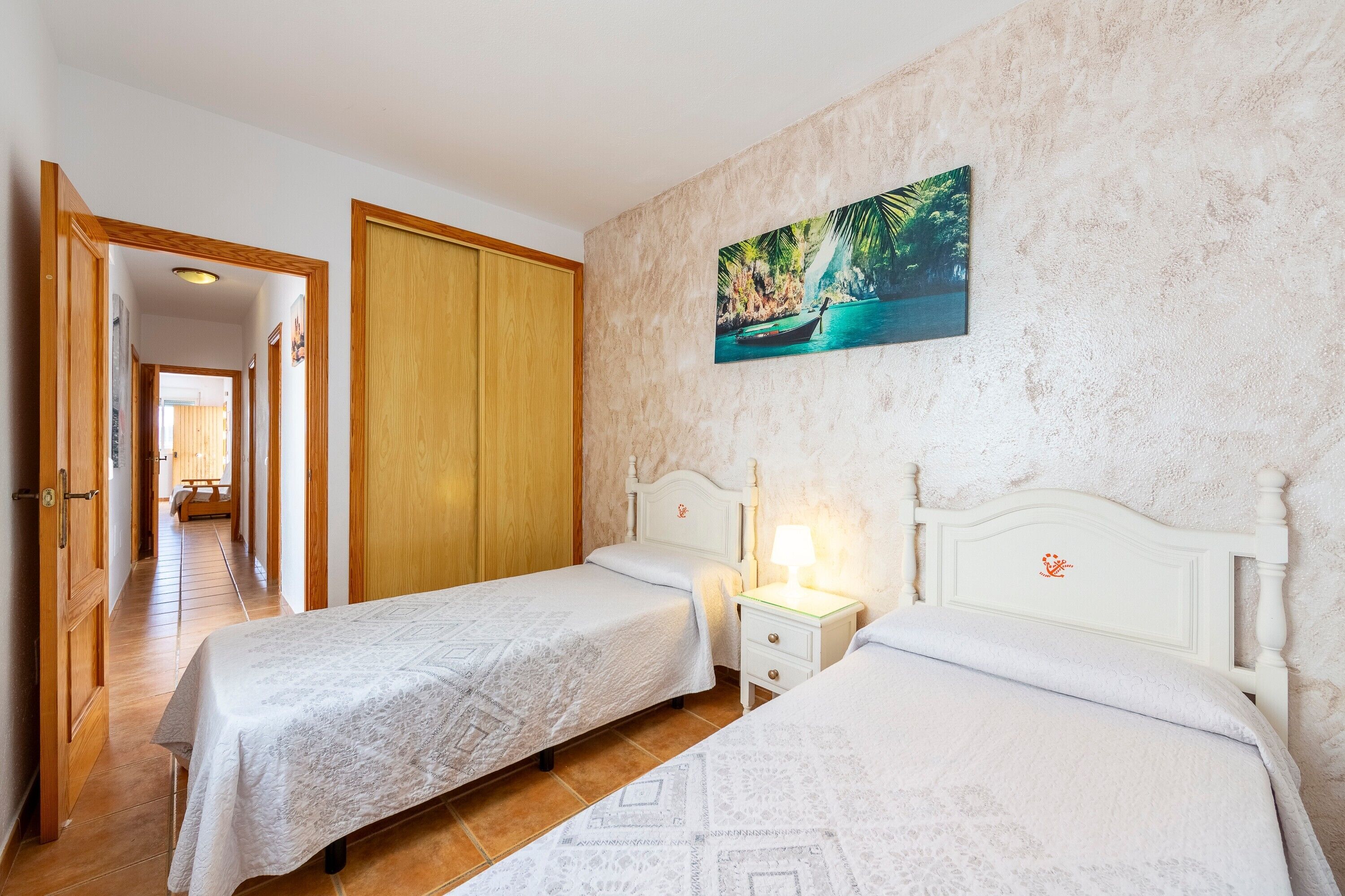 2 chambres, fer et planche à repasser, draps fournis