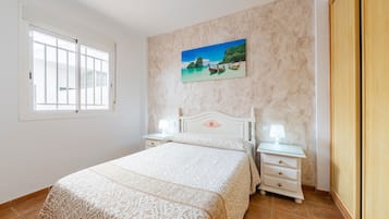 2 bedrooms, iron/ironing board, bed sheets