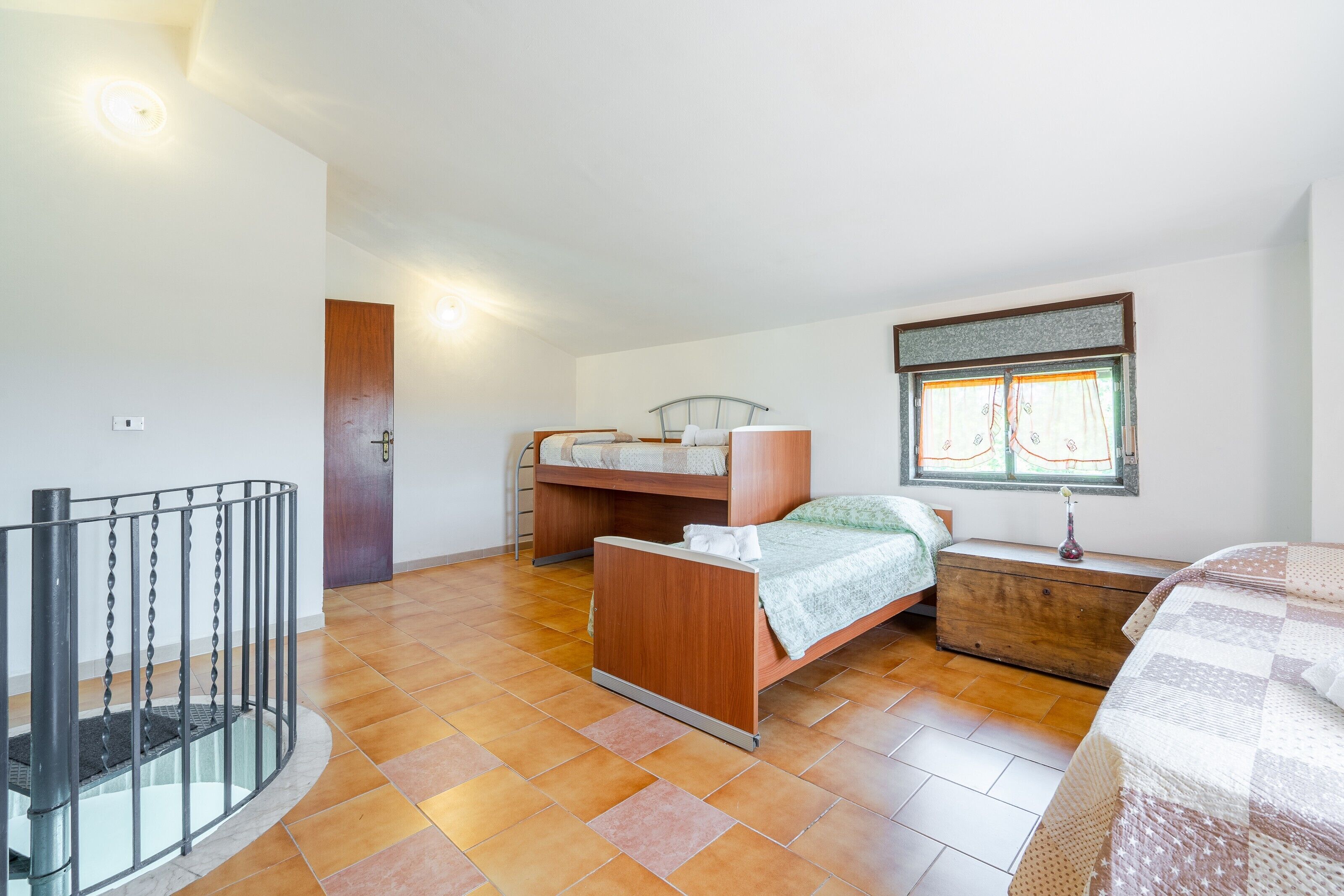 3 bedrooms, iron/ironing board, bed sheets